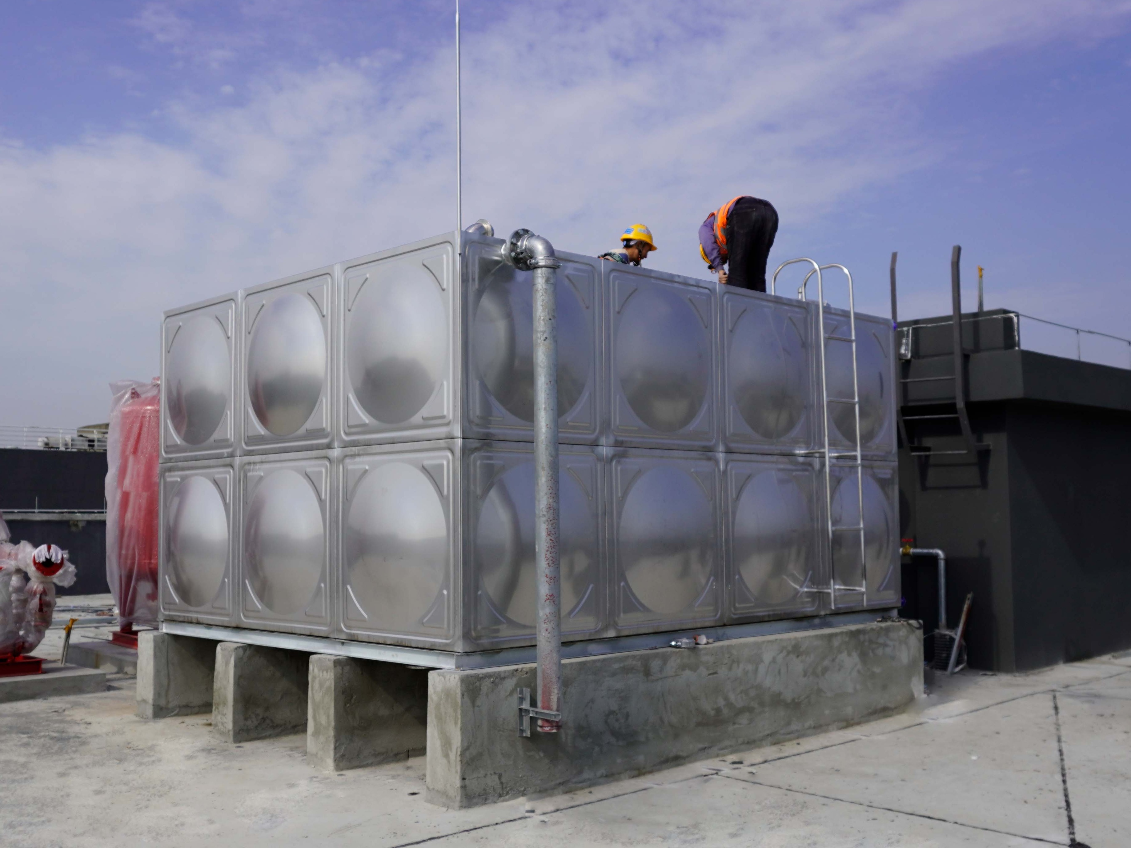 寫字樓樓頂不銹鋼生活水箱